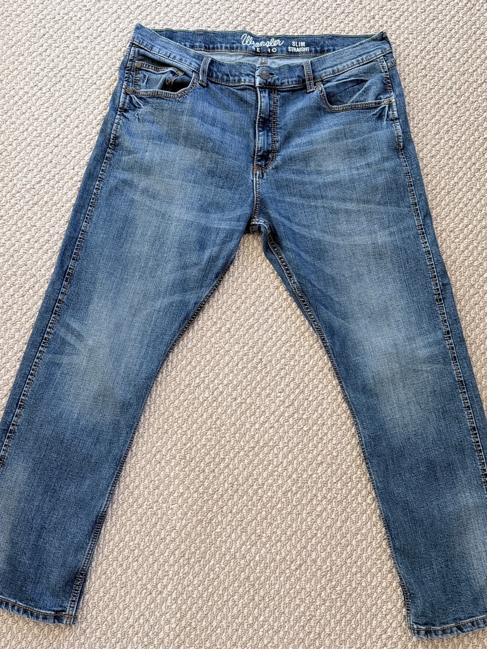 Wrangler Men’s Slim Straight Jeans - Medium Blue Fade size 38/30